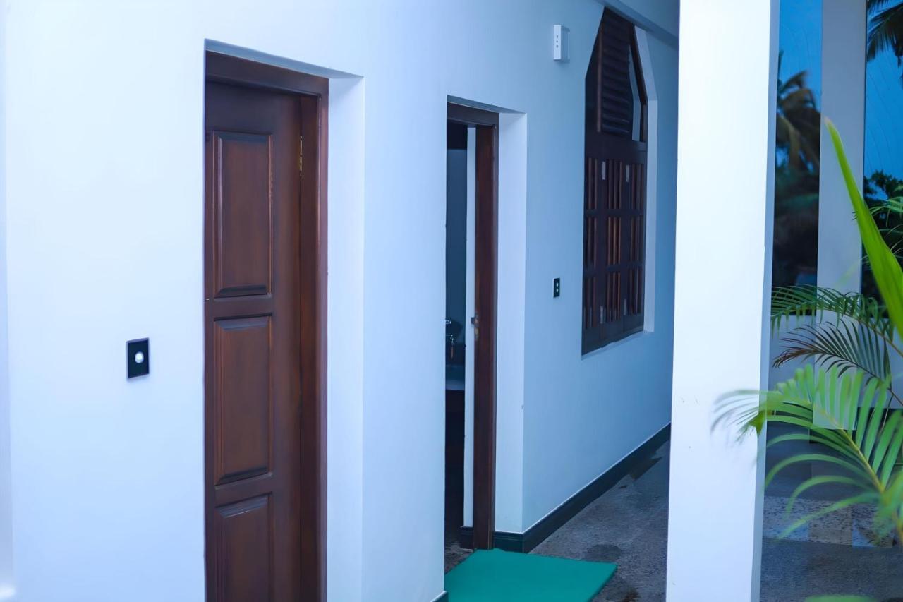 Royal Hub Hotel Kudapaduwa Exterior foto