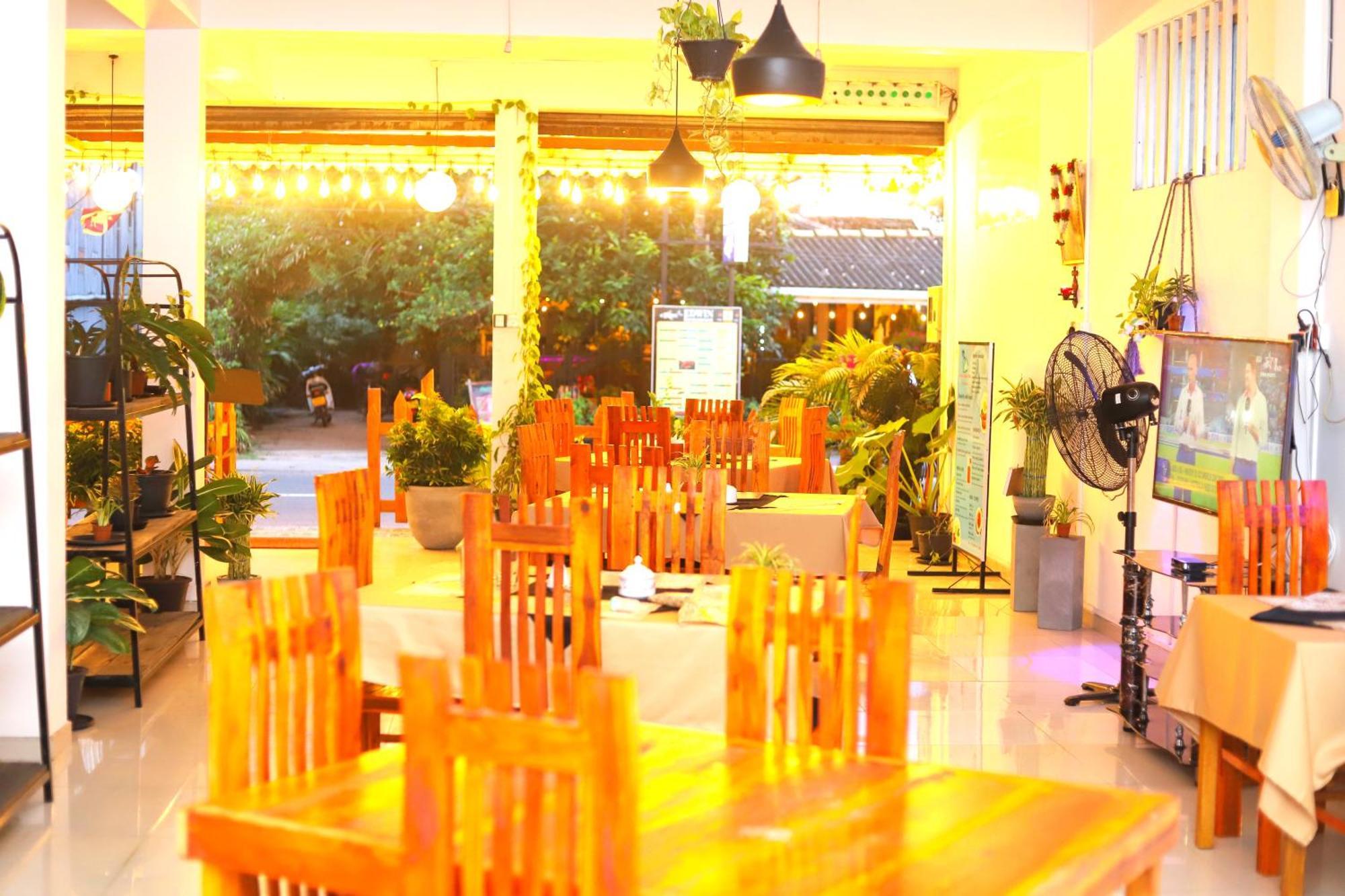 Royal Hub Hotel Kudapaduwa Exterior foto