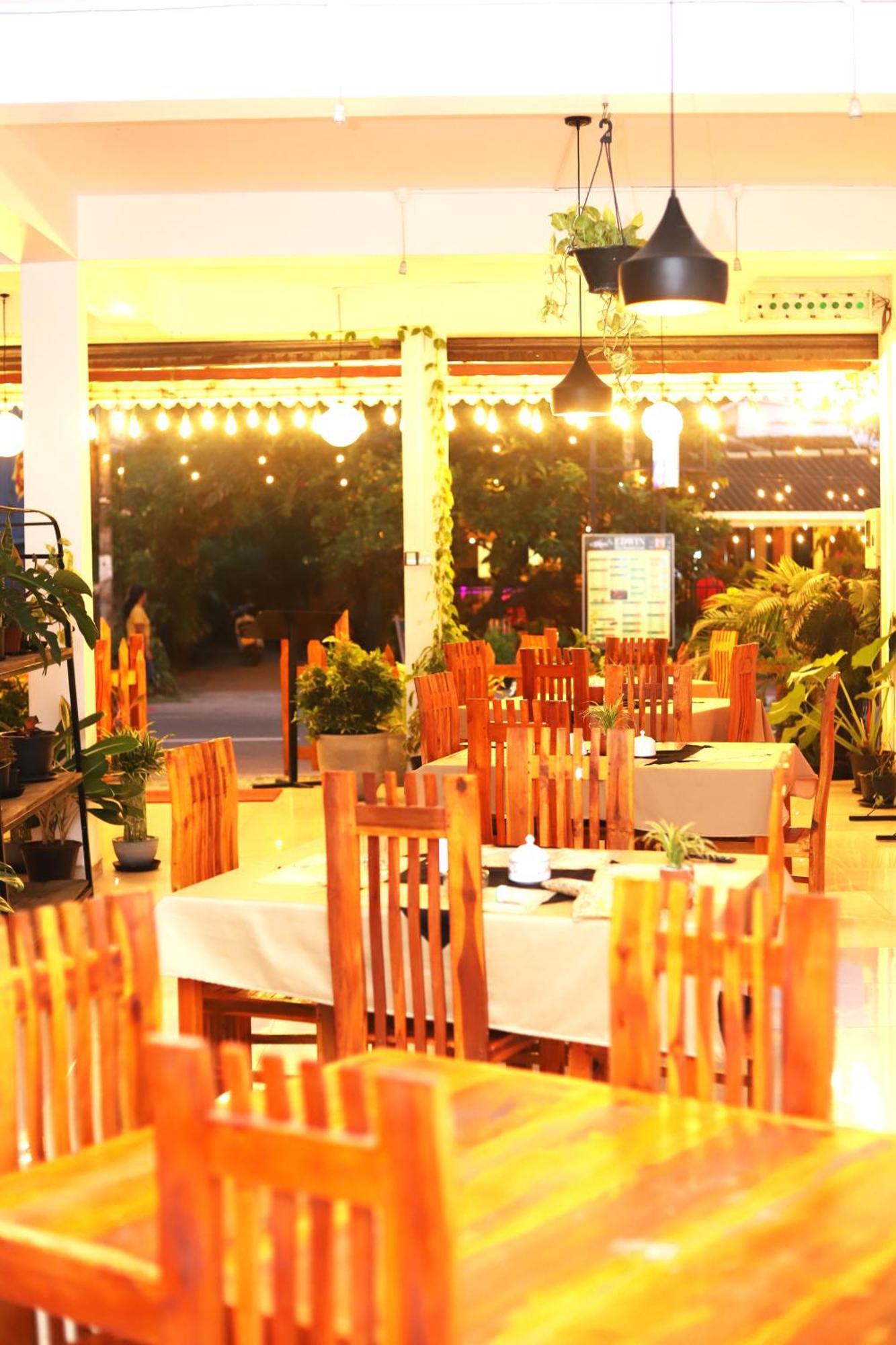 Royal Hub Hotel Kudapaduwa Exterior foto