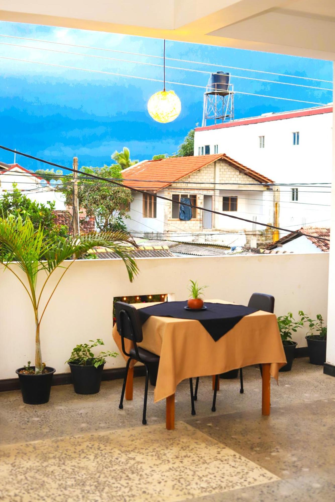 Royal Hub Hotel Kudapaduwa Exterior foto