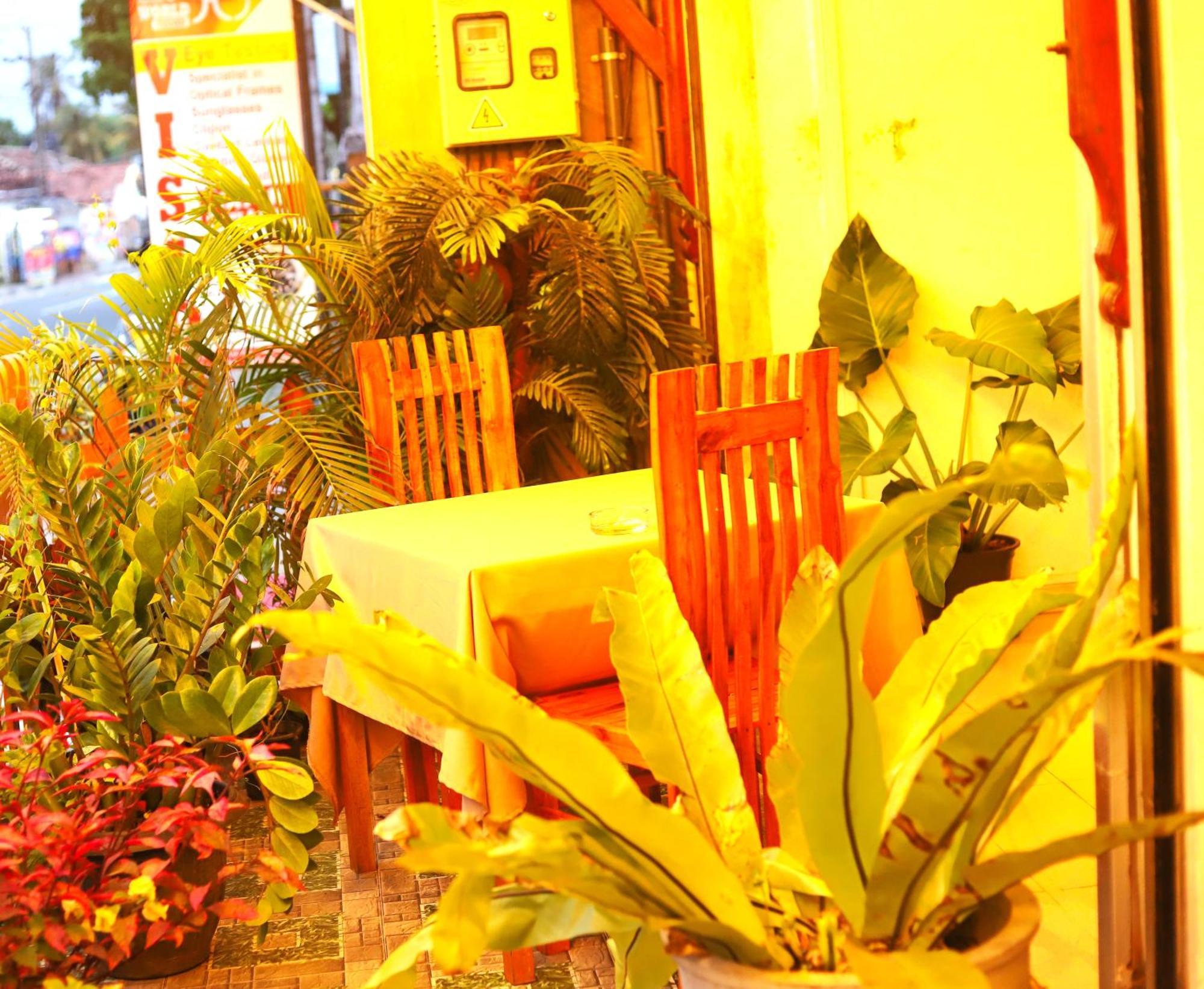 Royal Hub Hotel Kudapaduwa Exterior foto